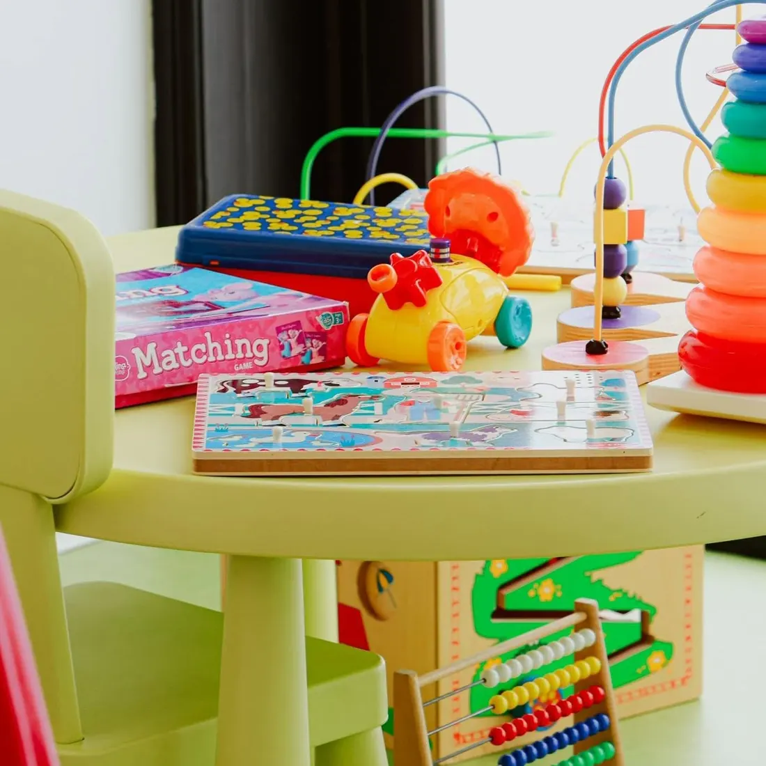 Table de jeux pour les enfants dans la salle d’attente Go Dentiste