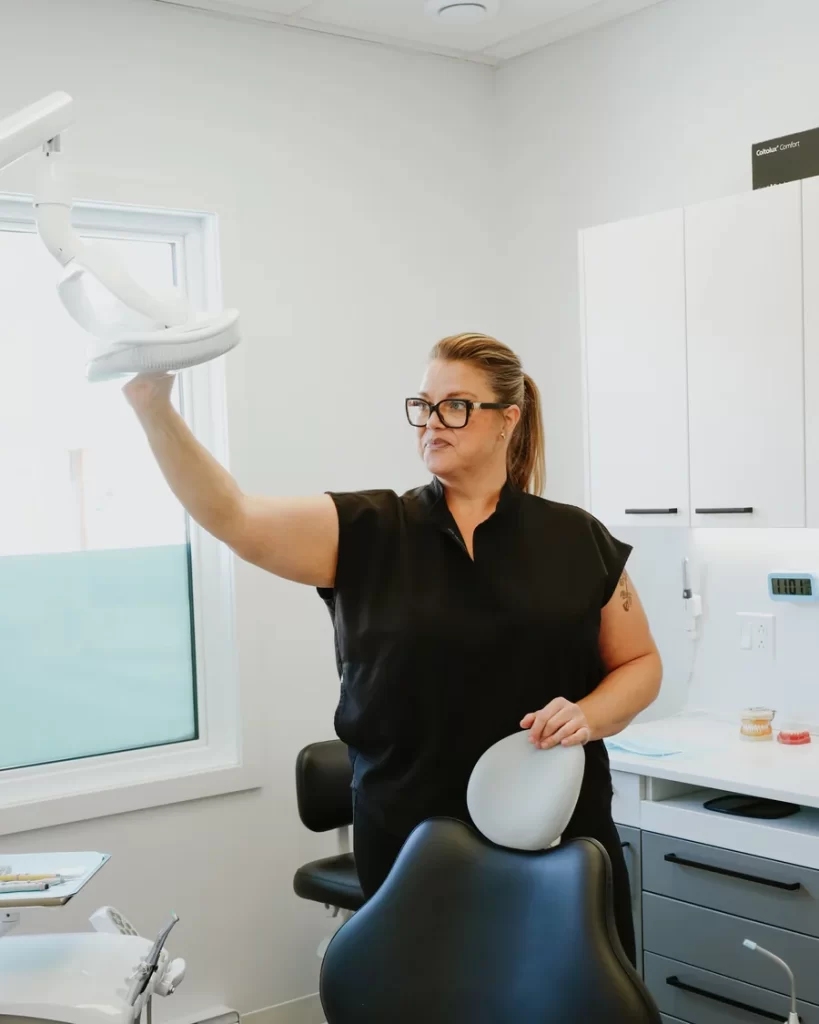 Preparing the dental treatment room before a patient arrives — Go Dentiste, dentist in Valleyfield and Vaudreuil-Dorion