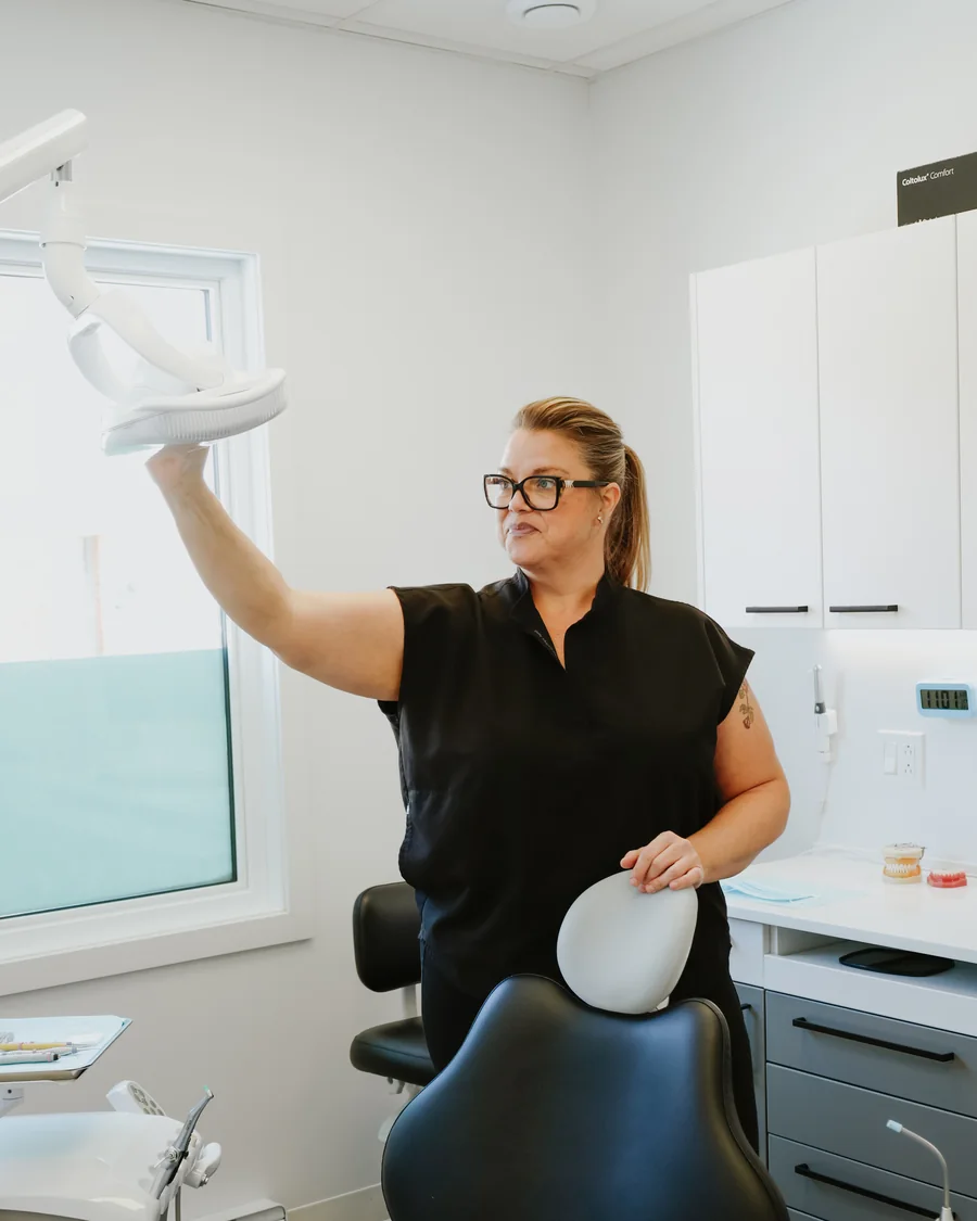 Préparation de la salle de soins avant l'arrivée d'un patient