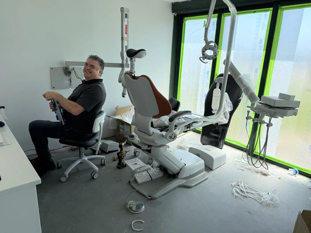 Installation des fauteuils dentaires dans la nouvelle clinique — Go Dentiste, dentiste à Vaudreuil-Dorion